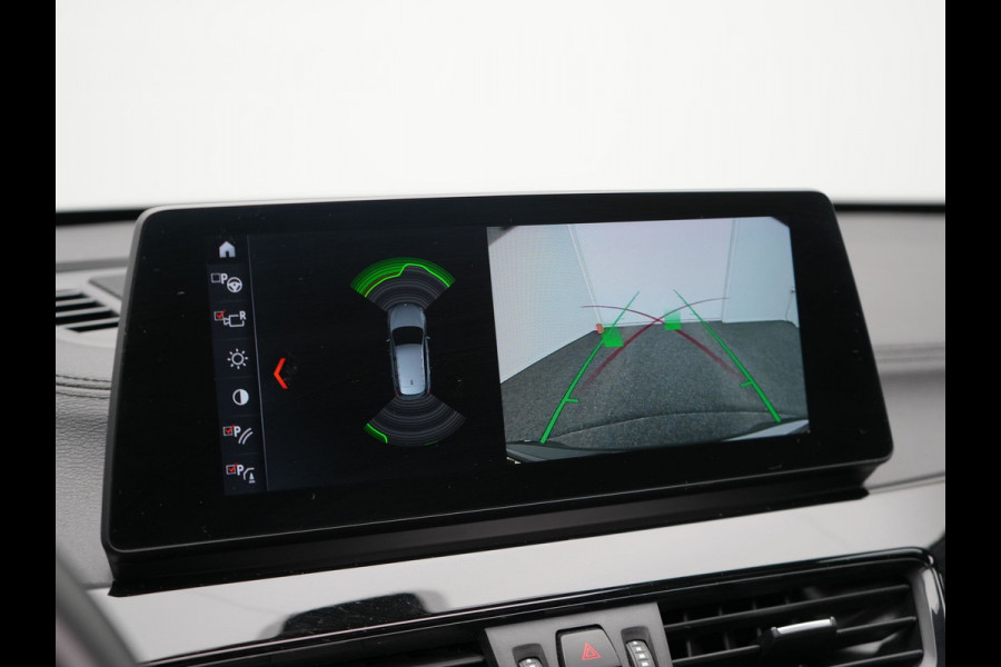 BMW X1 xDrive25e M Sport Plug In Hybrid 221pk Dealer O.H PHEV | Panodak | Head Up | Cruise Control | Lederen Sportstoelen Verwarmd | Sfeerverlichting | Camera | Leder Sportstuur | Navigatie | DAB |