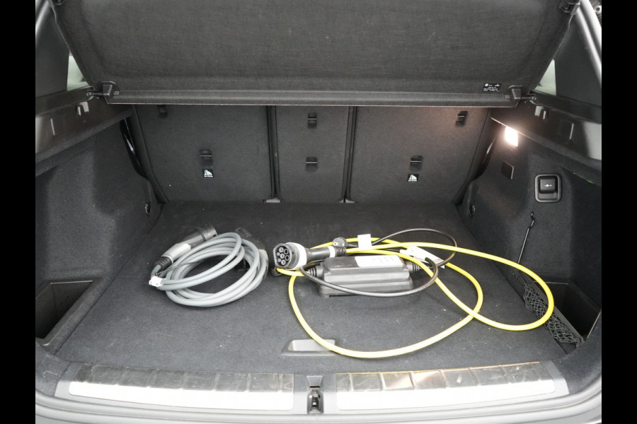 BMW X1 xDrive25e M Sport Plug In Hybrid 221pk Dealer O.H PHEV | Panodak | Head Up | Cruise Control | Lederen Sportstoelen Verwarmd | Sfeerverlichting | Camera | Leder Sportstuur | Navigatie | DAB |