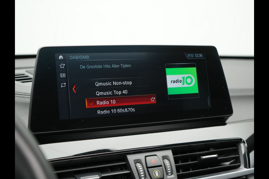 BMW X1 xDrive25e M Sport Plug In Hybrid 221pk Dealer O.H PHEV | Panodak | Head Up | Cruise Control | Lederen Sportstoelen Verwarmd | Sfeerverlichting | Camera | Leder Sportstuur | Navigatie | DAB |