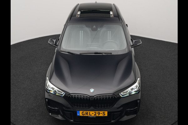 BMW X1 xDrive25e M Sport Plug In Hybrid 221pk Dealer O.H PHEV | Panodak | Head Up | Cruise Control | Lederen Sportstoelen Verwarmd | Sfeerverlichting | Camera | Leder Sportstuur | Navigatie | DAB |