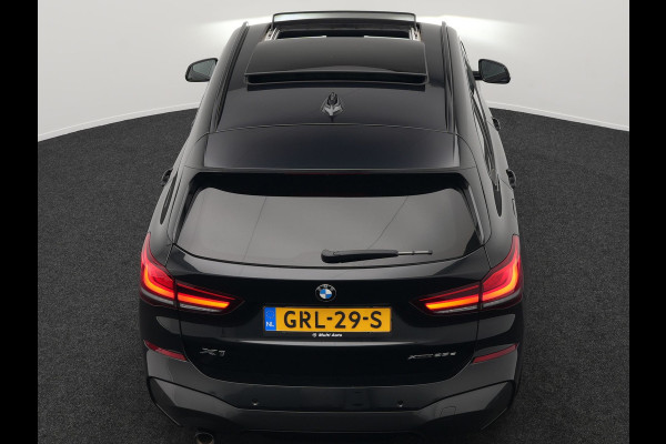 BMW X1 xDrive25e M Sport Plug In Hybrid 221pk Dealer O.H PHEV | Panodak | Head Up | Cruise Control | Lederen Sportstoelen Verwarmd | Sfeerverlichting | Camera | Leder Sportstuur | Navigatie | DAB |