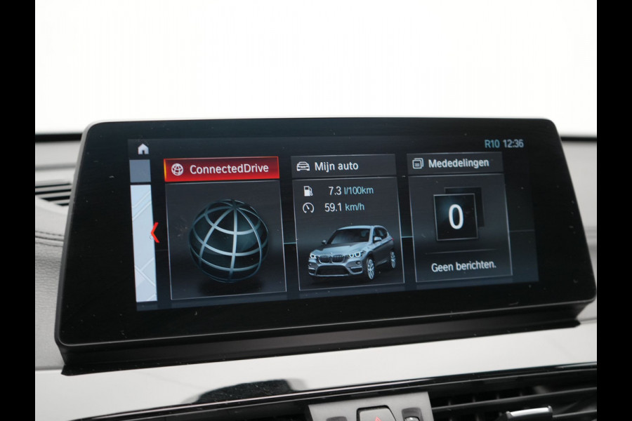 BMW X1 xDrive25e M Sport Plug In Hybrid 221pk Dealer O.H PHEV | Panodak | Head Up | Cruise Control | Lederen Sportstoelen Verwarmd | Sfeerverlichting | Camera | Leder Sportstuur | Navigatie | DAB |