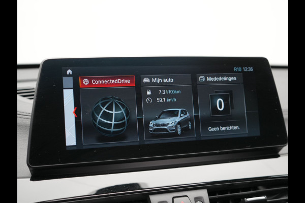 BMW X1 xDrive25e M Sport Plug In Hybrid 221pk Dealer O.H PHEV | Panodak | Head Up | Cruise Control | Lederen Sportstoelen Verwarmd | Sfeerverlichting | Camera | Leder Sportstuur | Navigatie | DAB |