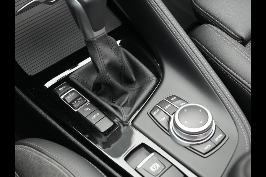 BMW X1 xDrive25e M Sport Plug In Hybrid 221pk Dealer O.H PHEV | Panodak | Head Up | Cruise Control | Lederen Sportstoelen Verwarmd | Sfeerverlichting | Camera | Leder Sportstuur | Navigatie | DAB |