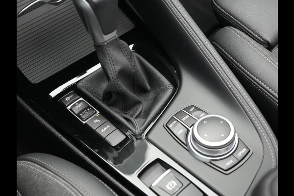 BMW X1 xDrive25e M Sport Plug In Hybrid 221pk Dealer O.H PHEV | Panodak | Head Up | Cruise Control | Lederen Sportstoelen Verwarmd | Sfeerverlichting | Camera | Leder Sportstuur | Navigatie | DAB |