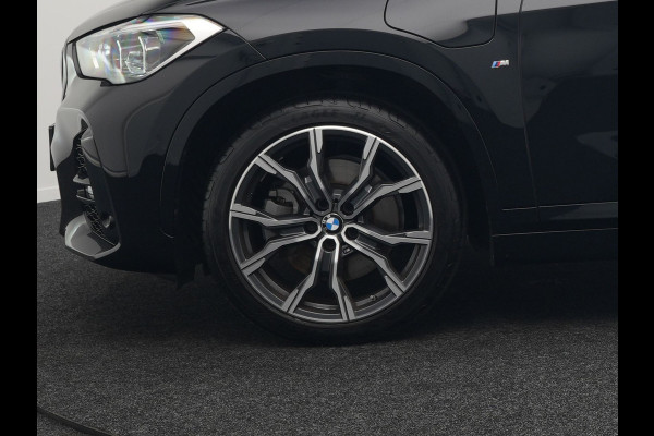 BMW X1 xDrive25e M Sport Plug In Hybrid 221pk Dealer O.H PHEV | Panodak | Head Up | Cruise Control | Lederen Sportstoelen Verwarmd | Sfeerverlichting | Camera | Leder Sportstuur | Navigatie | DAB |