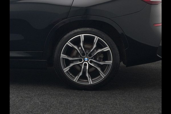 BMW X1 xDrive25e M Sport Plug In Hybrid 221pk Dealer O.H PHEV | Panodak | Head Up | Cruise Control | Lederen Sportstoelen Verwarmd | Sfeerverlichting | Camera | Leder Sportstuur | Navigatie | DAB |