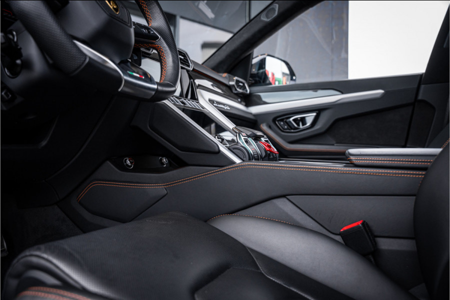 Lamborghini Urus 4.0 V8 - Akrapovic l Panorama l B&O | Dealer O.H. Lamborghini Urus 4.0 V8 - Akrapovic l Panorama l B&O | Dealer O.H.