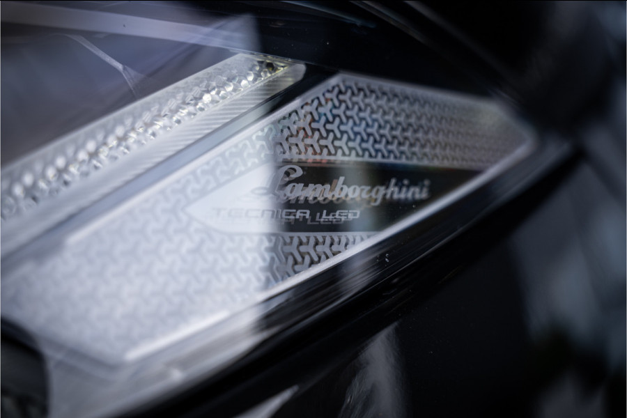 Lamborghini Urus 4.0 V8 - Akrapovic l Panorama l B&O | Dealer O.H. Lamborghini Urus 4.0 V8 - Akrapovic l Panorama l B&O | Dealer O.H.