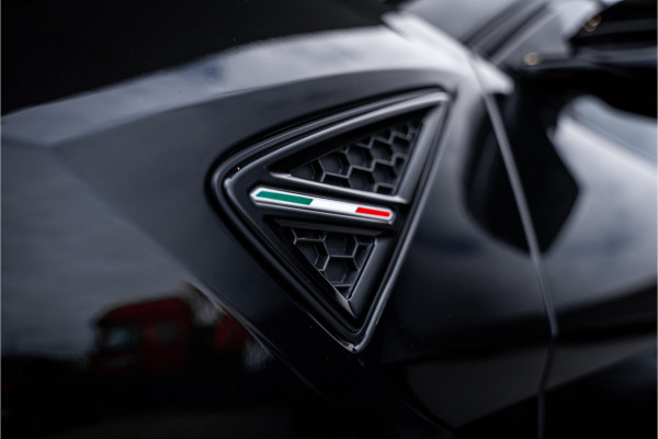 Lamborghini Urus 4.0 V8 - Akrapovic l Panorama l B&O | Dealer O.H. Lamborghini Urus 4.0 V8 - Akrapovic l Panorama l B&O | Dealer O.H.