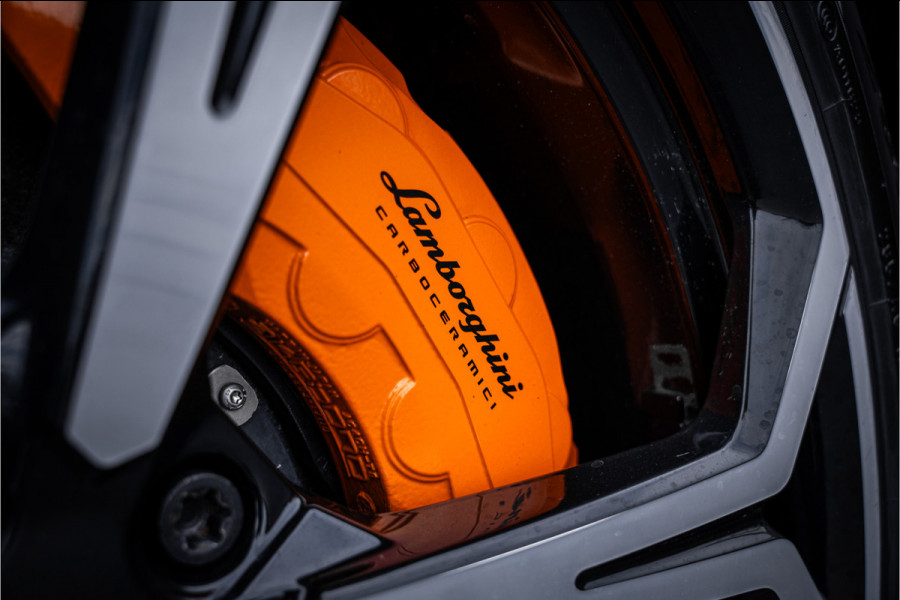 Lamborghini Urus 4.0 V8 - Akrapovic l Panorama l B&O | Dealer O.H. Lamborghini Urus 4.0 V8 - Akrapovic l Panorama l B&O | Dealer O.H.