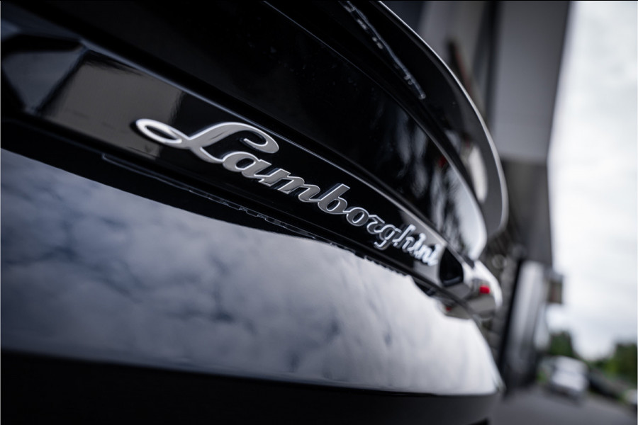 Lamborghini Urus 4.0 V8 - Akrapovic l Panorama l B&O | Dealer O.H. Lamborghini Urus 4.0 V8 - Akrapovic l Panorama l B&O | Dealer O.H.