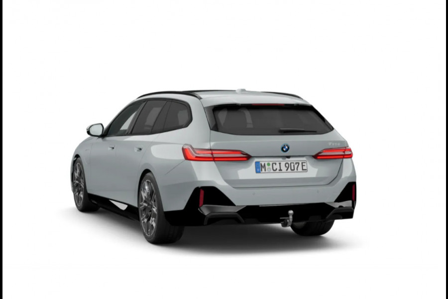 BMW 5 Serie Touring 520i M-Sport Pano Trekh ACC 360 B&W HUD 21inch Stoelventilatie