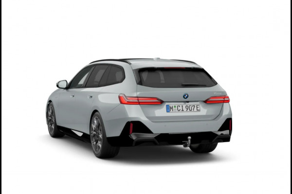 BMW 5 Serie Touring 520i M-Sport Pano Trekh ACC 360 B&W HUD 21inch Stoelventilatie