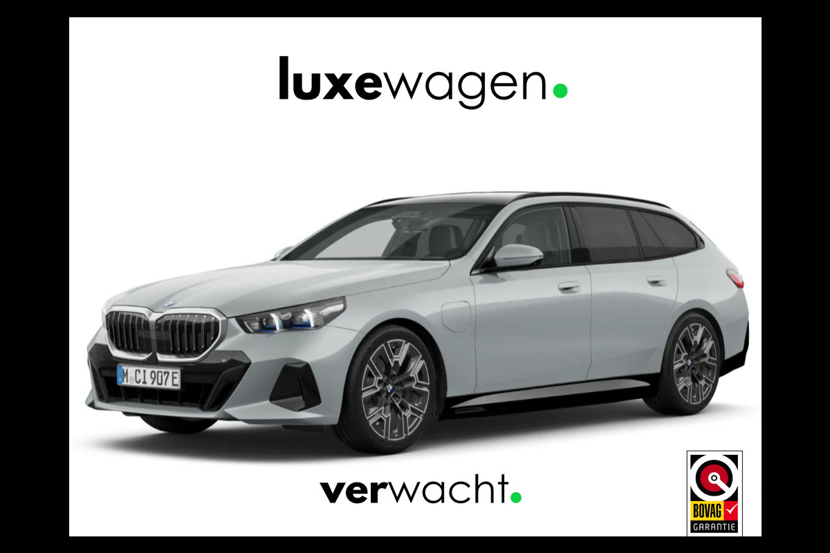 BMW 5 Serie Touring 520i M-Sport Pano Trekh ACC 360 B&W HUD 21inch Stoelventilatie BMW 5 Serie Touring 520i M-Sport Pano Trekh ACC 360 B&W HUD 21inch Stoelventilatie
