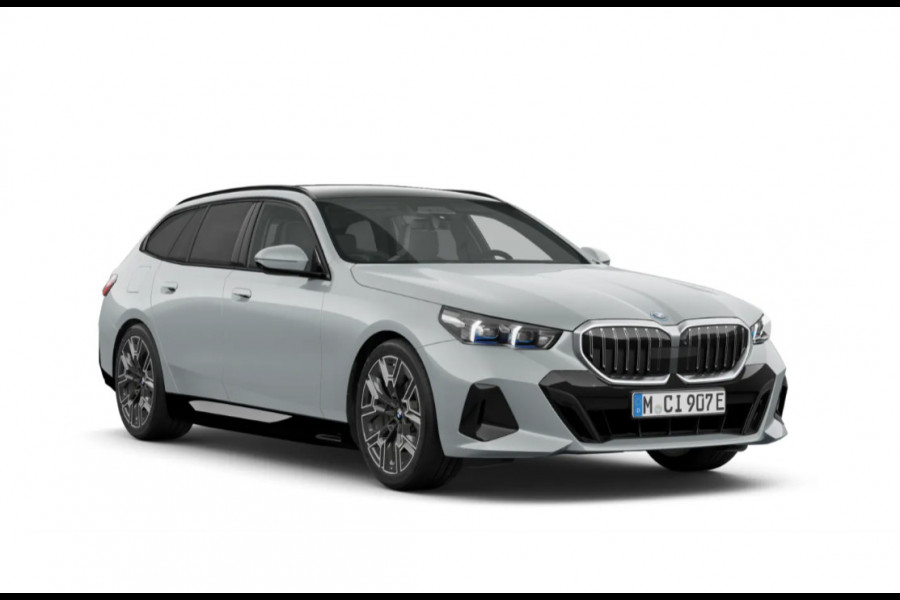 BMW 5 Serie Touring 520i M-Sport Pano Trekh ACC 360 B&W HUD 21inch Stoelventilatie