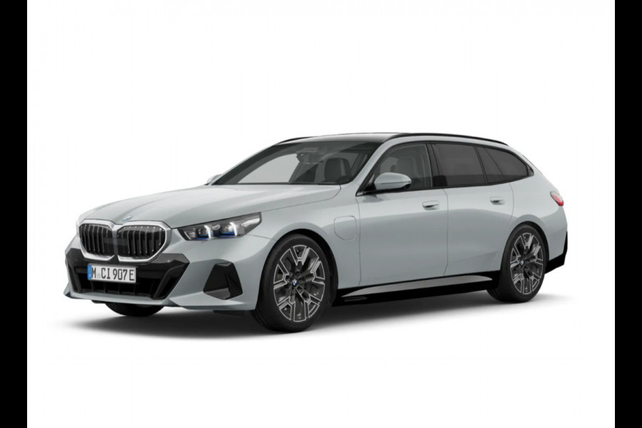 BMW 5 Serie Touring 520i M-Sport Pano Trekh ACC 360 B&W HUD 21inch Stoelventilatie