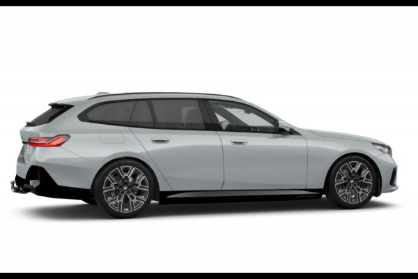 BMW 5 Serie Touring 520i M-Sport Pano Trekh ACC 360 B&W HUD 21inch Stoelventilatie