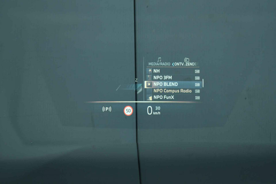 BMW 5 Serie Touring 520i M-Sport Pano Trekh ACC 360 B&W HUD 21inch Stoelventilatie