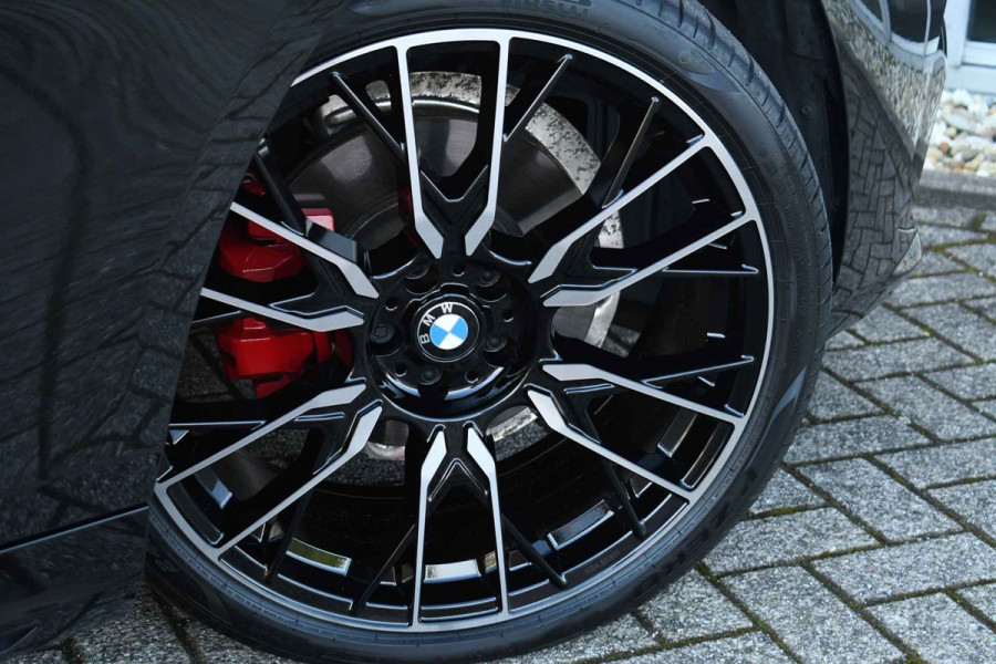 BMW 5 Serie Touring 520i M-Sport Pano Trekh ACC 360 B&W HUD 21inch Stoelventilatie