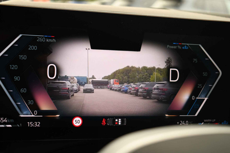 BMW 5 Serie Touring 520i M-Sport Pano Trekh ACC 360 B&W HUD 21inch Stoelventilatie