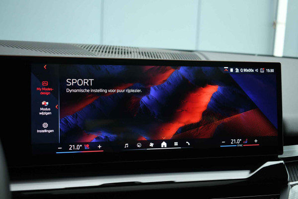 BMW 5 Serie Touring 520i M-Sport Pano Trekh ACC 360 B&W HUD 21inch Stoelventilatie