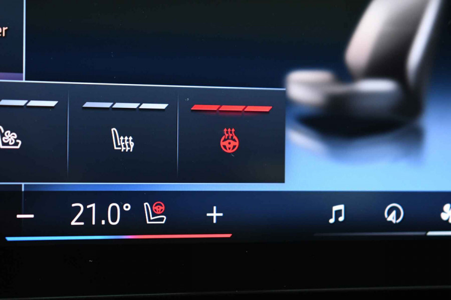 BMW 5 Serie Touring 520i M-Sport Pano Trekh ACC 360 B&W HUD 21inch Stoelventilatie