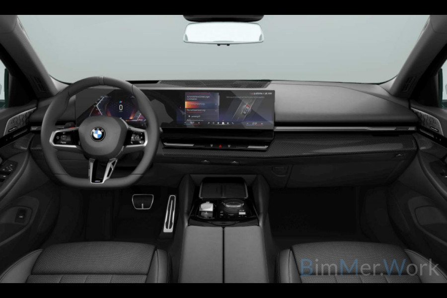 BMW 5 Serie Touring 520i M-Sport Pano Trekh ACC 360 B&W HUD 21inch Stoelventilatie