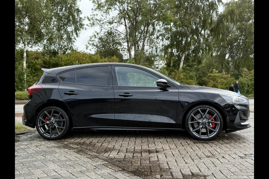 Ford Focus 2.3 EcoBoost ST-X | 280pk | Winter Pack | Achteruitrijcamera | Head up Display | AGR-Stoelen | Sper Differentieel