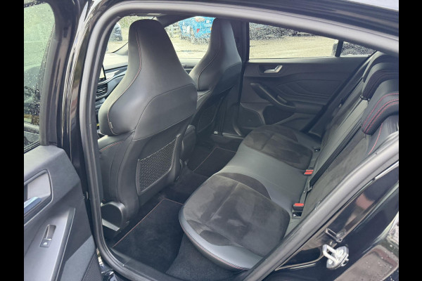 Ford Focus 2.3 EcoBoost ST-X | 280pk | Winter Pack | Achteruitrijcamera | Head up Display | AGR-Stoelen | Sper Differentieel