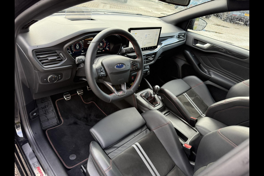 Ford Focus 2.3 EcoBoost ST-X | 280pk | Winter Pack | Achteruitrijcamera | Head up Display | AGR-Stoelen | Sper Differentieel