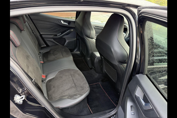 Ford Focus 2.3 EcoBoost ST-X | 280pk | Winter Pack | Achteruitrijcamera | Head up Display | AGR-Stoelen | Sper Differentieel