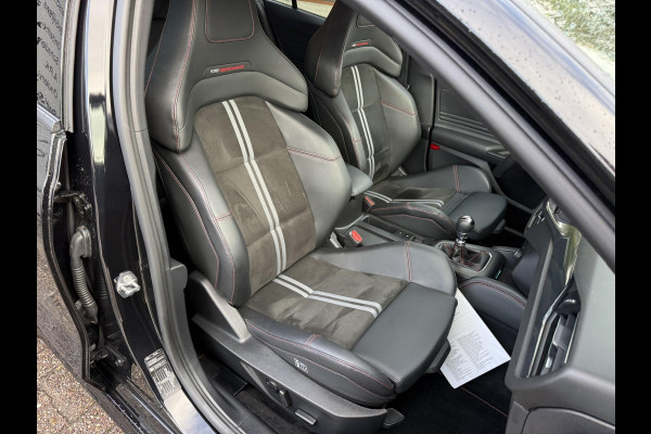 Ford Focus 2.3 EcoBoost ST-X | 280pk | Winter Pack | Achteruitrijcamera | Head up Display | AGR-Stoelen | Sper Differentieel