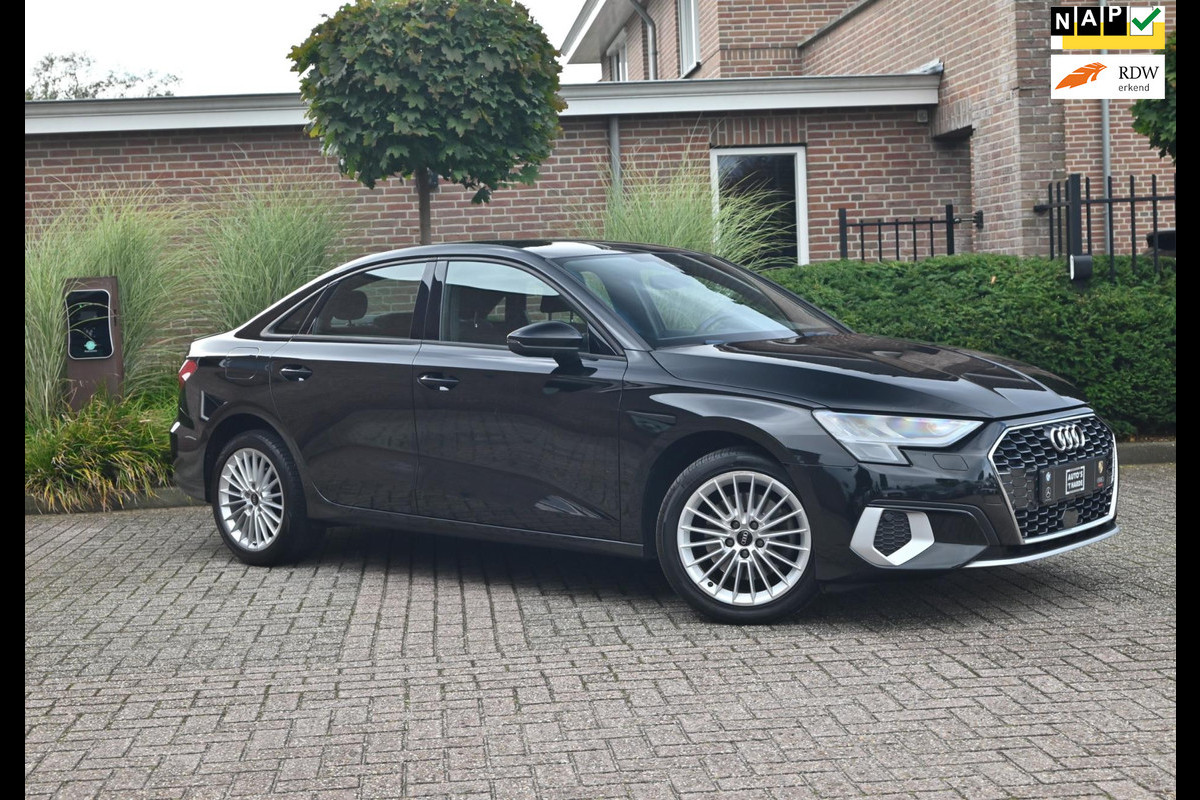 Audi A3 Limousine 30 TFSI Business Edition 110 PK Aut. Adaptive Virtual Keyless Stoelverwarming 17'' Audi A3 Limousine 30 TFSI Business Edition 110 PK Aut. Adaptive Virtual Keyless Stoelverwarming 17''