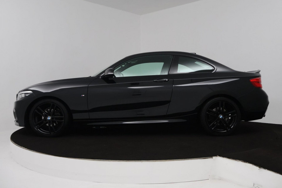 BMW 2 Serie Coupé 218i Executive Edition M-sport (Dealer onderhoud, NL-auto, Navi, Parkeerhulp V+A, Sportstoelen, Etc)