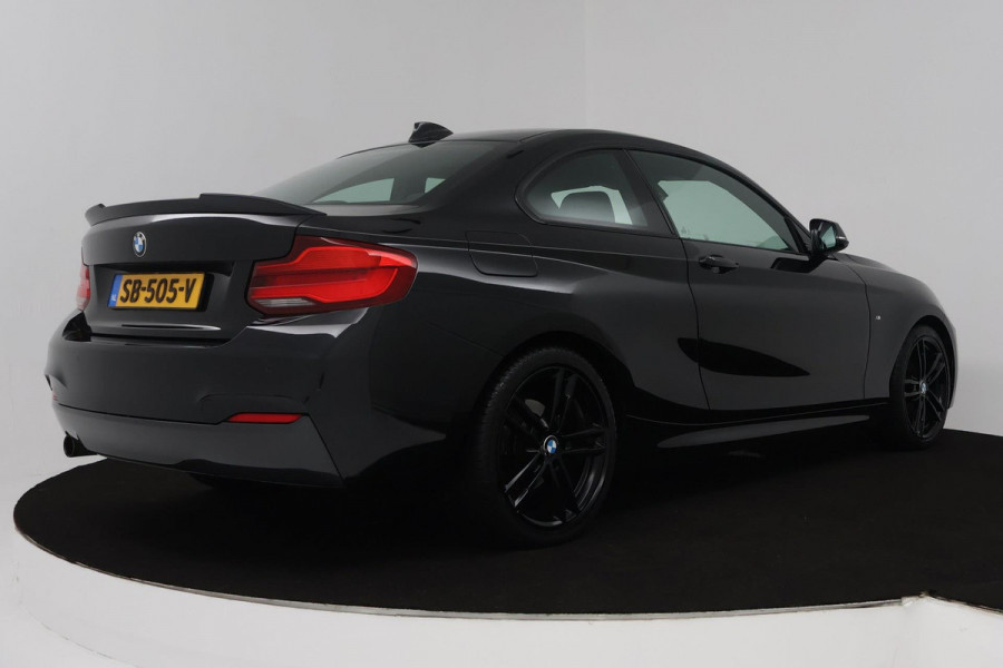 BMW 2 Serie Coupé 218i Executive Edition M-sport (Dealer onderhoud, NL-auto, Navi, Parkeerhulp V+A, Sportstoelen, Etc)