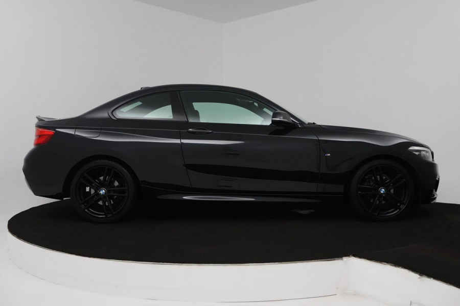 BMW 2 Serie Coupé 218i Executive Edition M-sport (Dealer onderhoud, NL-auto, Navi, Parkeerhulp V+A, Sportstoelen, Etc)