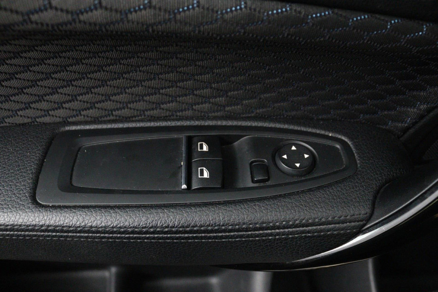 BMW 2 Serie Coupé 218i Executive Edition M-sport (Dealer onderhoud, NL-auto, Navi, Parkeerhulp V+A, Sportstoelen, Etc)