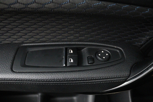BMW 2 Serie Coupé 218i Executive Edition M-sport (Dealer onderhoud, NL-auto, Navi, Parkeerhulp V+A, Sportstoelen, Etc)