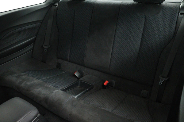 BMW 2 Serie Coupé 218i Executive Edition M-sport (Dealer onderhoud, NL-auto, Navi, Parkeerhulp V+A, Sportstoelen, Etc)