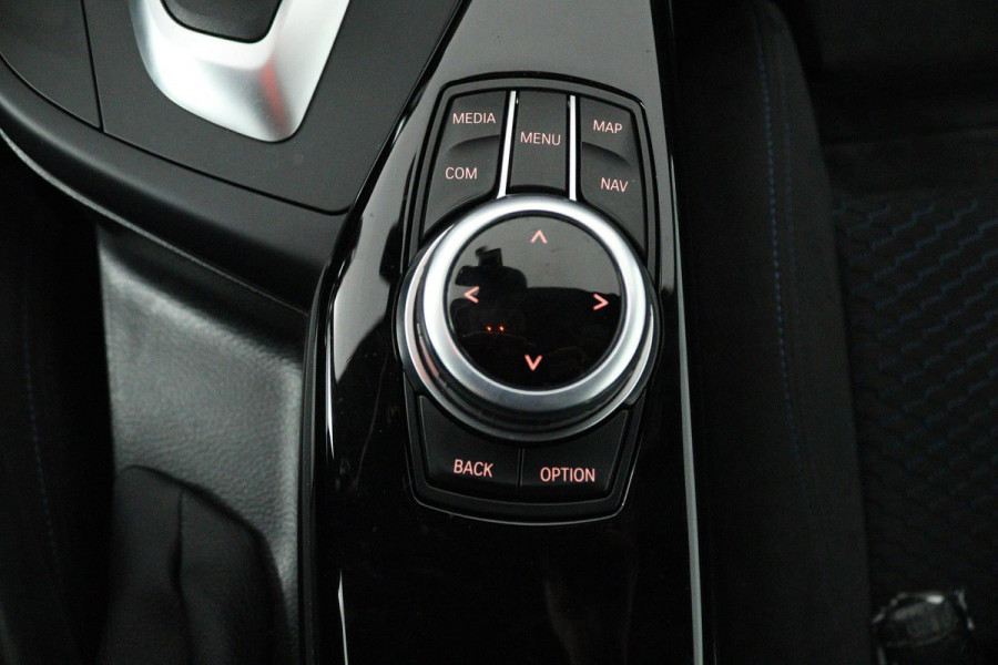 BMW 2 Serie Coupé 218i Executive Edition M-sport (Dealer onderhoud, NL-auto, Navi, Parkeerhulp V+A, Sportstoelen, Etc)