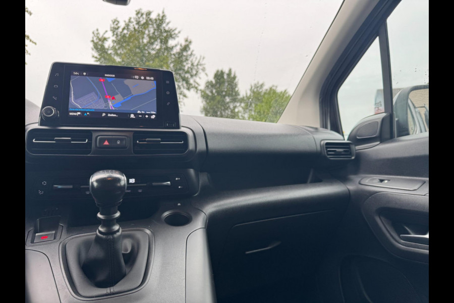 Opel Combo Tour 1.2 Turbo L2H1 Edition 7p. TREKHAAK / CAMERA / VOORRUIT VERW. / NAVI / CRUISE / WARNINGSPOTS / STUURVERW. / PDC