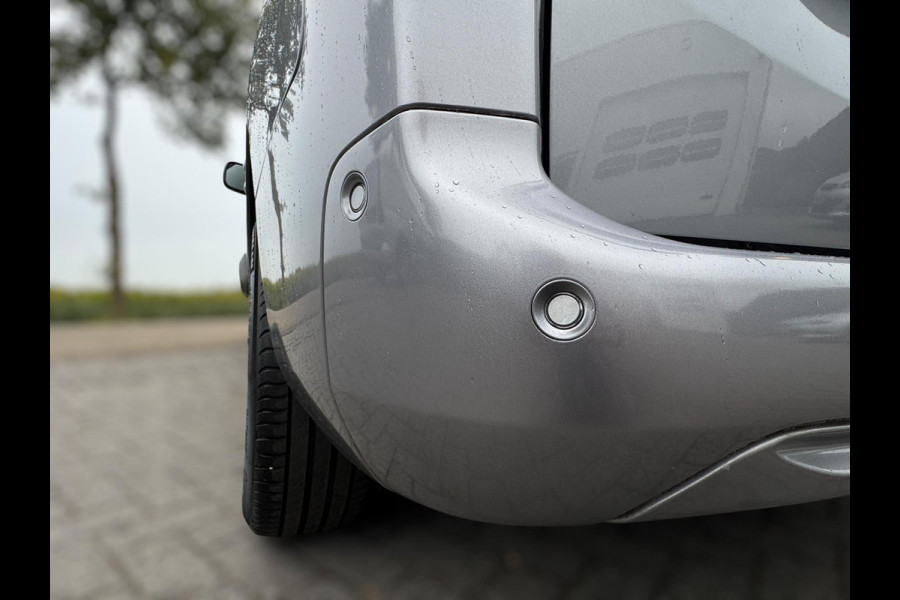 Opel Combo Tour 1.2 Turbo L2H1 Edition 7p. TREKHAAK / CAMERA / VOORRUIT VERW. / NAVI / CRUISE / WARNINGSPOTS / STUURVERW. / PDC