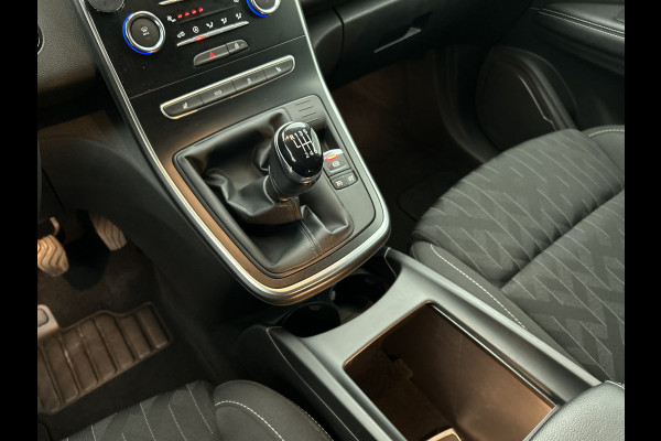 Renault Scénic 1.3 TCe Limited / CAMERA / NAVI / Park. sensoren V+A / Stoelverwarming Renault Scénic 1.3 TCe Limited / CAMERA / NAVI / Park. sensoren V+A / Stoelverwarming