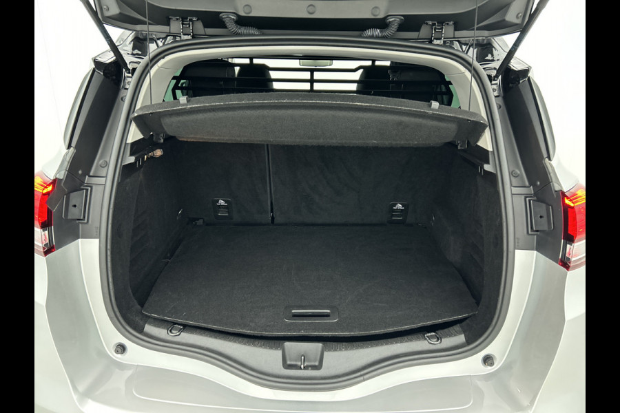 Renault Scénic 1.3 TCe Limited / CAMERA / NAVI / Park. sensoren V+A / Stoelverwarming Renault Scénic 1.3 TCe Limited / CAMERA / NAVI / Park. sensoren V+A / Stoelverwarming