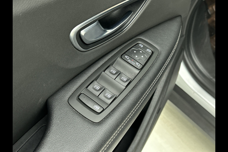 Renault Scénic 1.3 TCe Limited / CAMERA / NAVI / Park. sensoren V+A / Stoelverwarming Renault Scénic 1.3 TCe Limited / CAMERA / NAVI / Park. sensoren V+A / Stoelverwarming