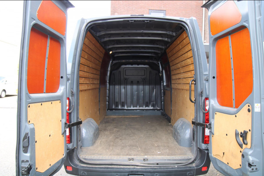 Renault Master T35 2.3 dCi 135PK L3H2 / Trekhaak / Camera / Navi / 3 zits