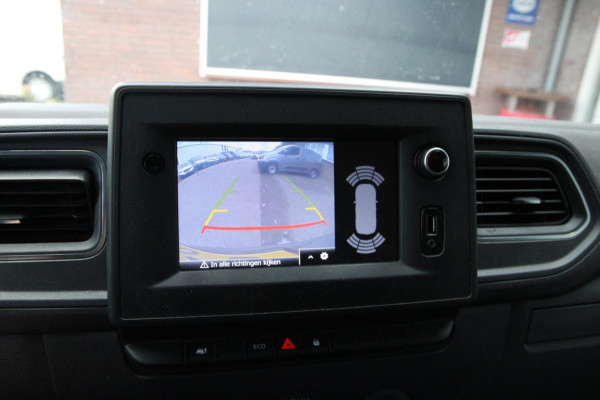 Renault Master T35 2.3 dCi 135PK L3H2 / Trekhaak / Camera / Navi / 3 zits