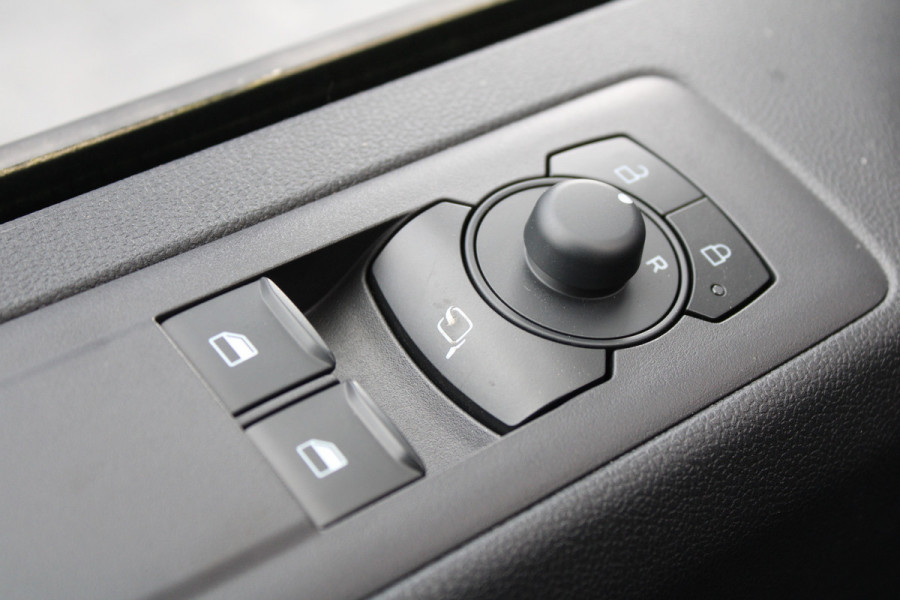 Ford Transit Custom 320 2.0 TDCI L2H1 Trend 136pk - 2x Schuifdeur - LED - Navi - Android - Camera - Stoelverwarming - 70l tank - Rijklaar