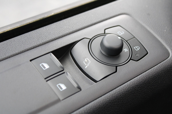 Ford Transit Custom 320 2.0 TDCI L2H1 Trend 136pk - 2x Schuifdeur - LED - Navi - Android - Camera - Stoelverwarming - 70l tank - Rijklaar